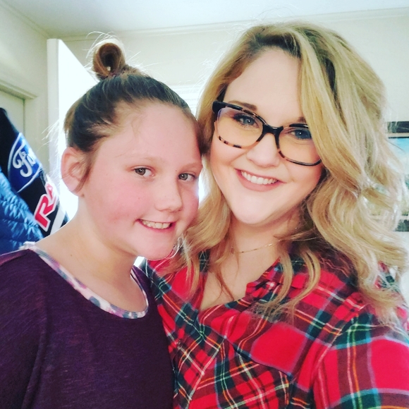 Meet your Posher, Danielle - Picture 4 of 4